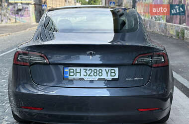 Седан Tesla Model 3 2022 в 