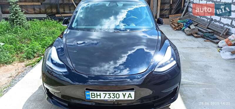 Седан Tesla Model 3 2020 в 