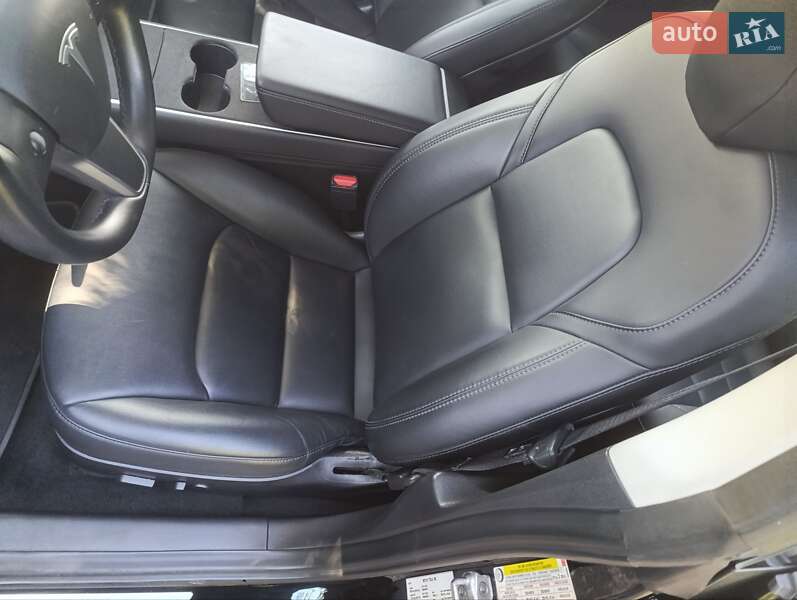 Седан Tesla Model 3 2019 в Киеве
