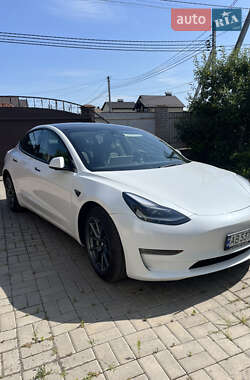 Седан Tesla Model 3 2023 в 