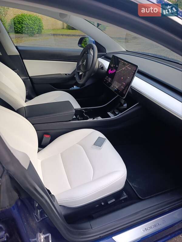 Седан Tesla Model 3 2020 в Києві