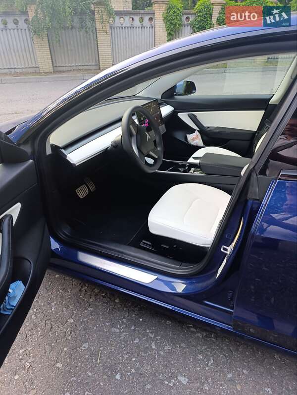 Седан Tesla Model 3 2020 в Киеве