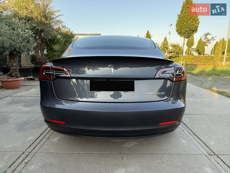 Седан Tesla Model 3 2022 в Києві