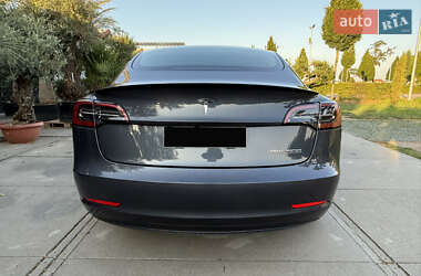 Седан Tesla Model 3 2022 в 