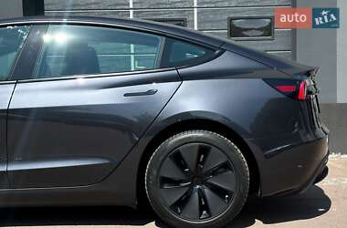 Седан Tesla Model 3 2024 в 