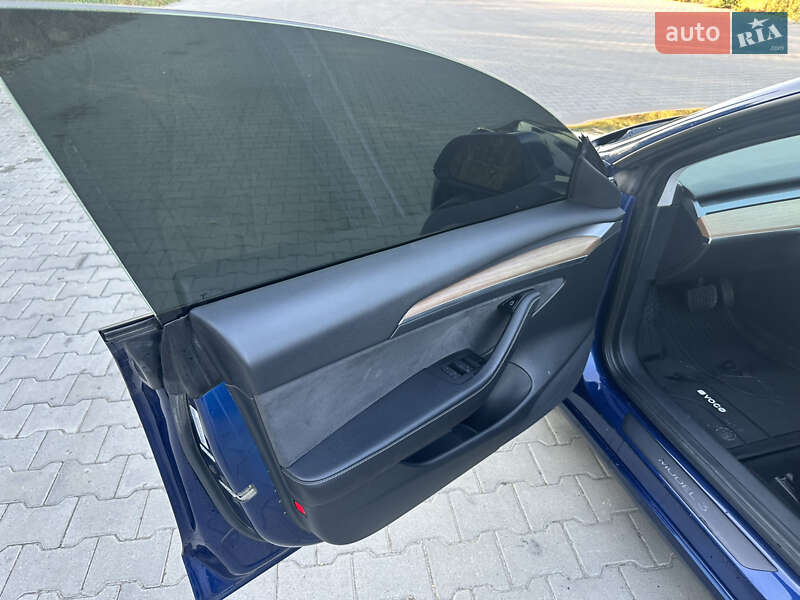 Седан Tesla Model 3 2021 в Теребовлі