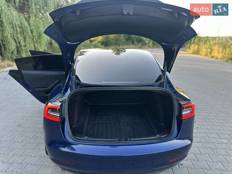 Седан Tesla Model 3 2021 в Теребовлі