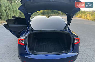 Седан Tesla Model 3 2021 в 