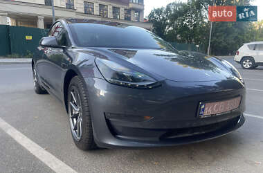 Седан Tesla Model 3 2022 в 