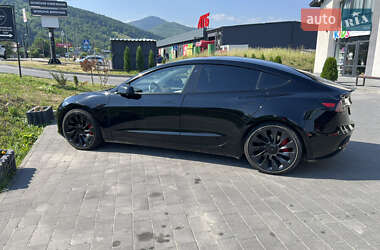 Седан Tesla Model 3 2022 в 