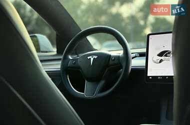 Седан Tesla Model 3 2021 в 