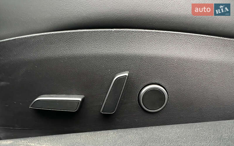 Седан Tesla Model 3 2021 в Львове