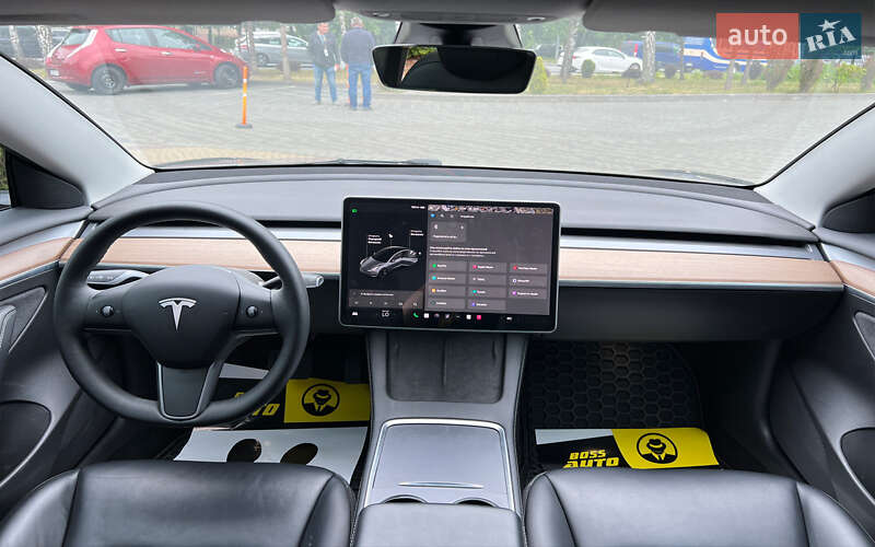 Седан Tesla Model 3 2021 в Львове