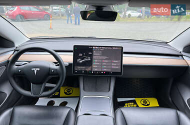 Седан Tesla Model 3 2021 в 