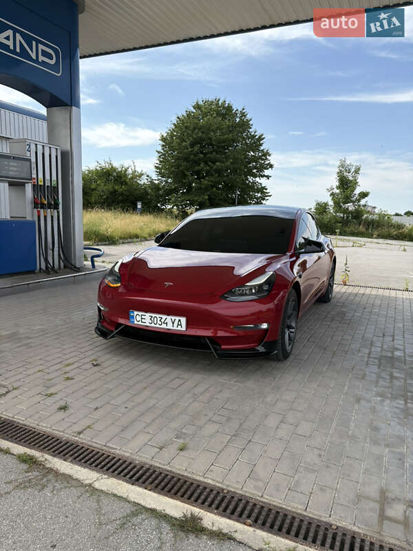 Седан Tesla Model 3 2021 в Чернівцях