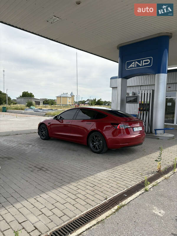 Седан Tesla Model 3 2021 в Чернівцях