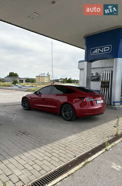 Седан Tesla Model 3 2021 в 