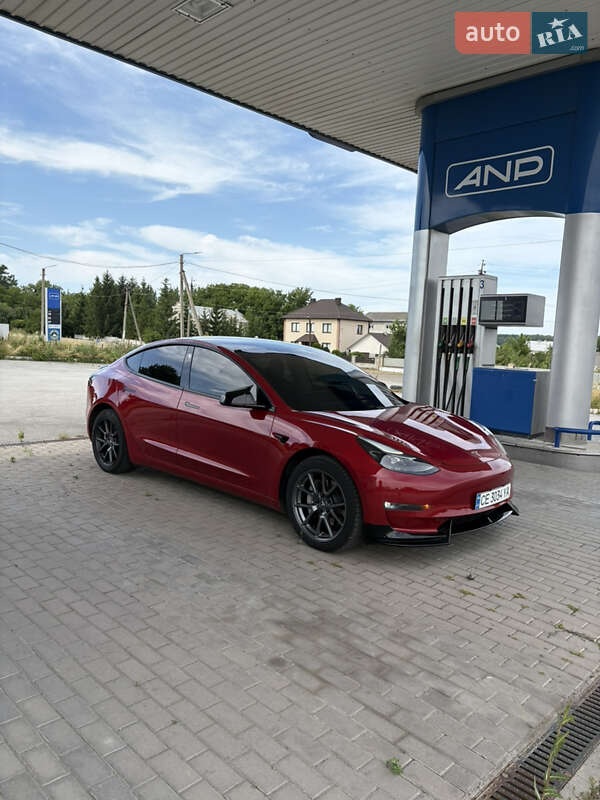 Седан Tesla Model 3 2021 в Чернівцях