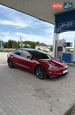 Седан Tesla Model 3 2021 в 