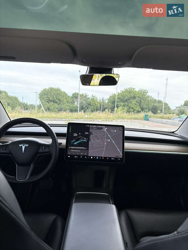 Седан Tesla Model 3 2021 в Чернівцях