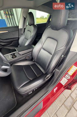 Седан Tesla Model 3 2021 в 