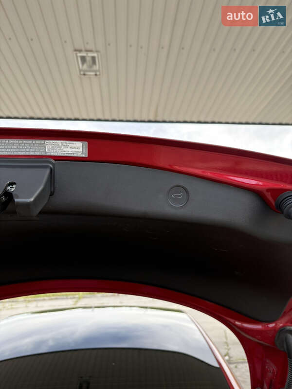 Седан Tesla Model 3 2021 в Чернівцях