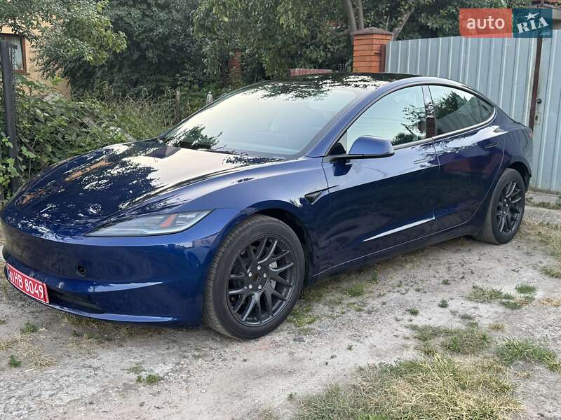 Седан Tesla Model 3 2024 в Львове