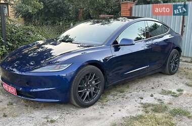 Седан Tesla Model 3 2024 в 