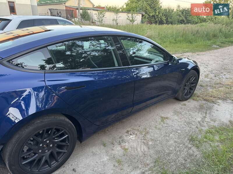 Седан Tesla Model 3 2024 в Львове
