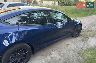 Седан Tesla Model 3 2024 в 