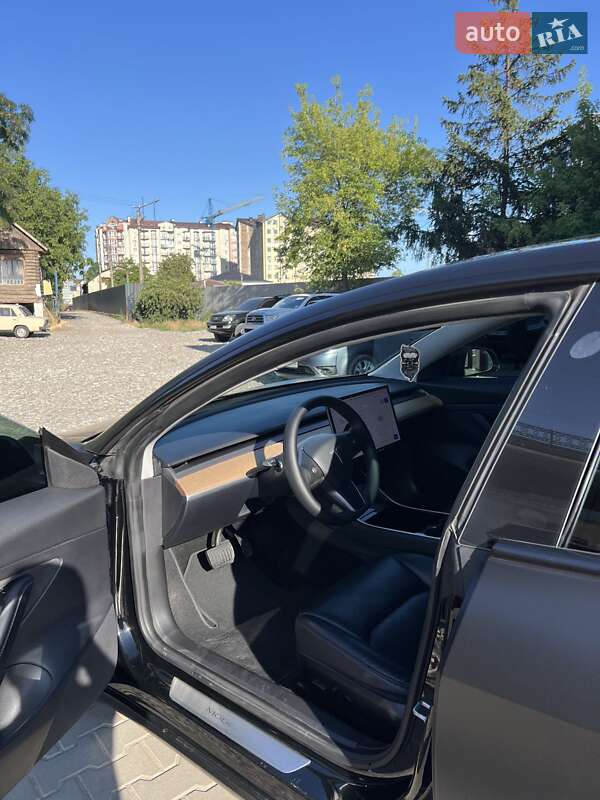 Седан Tesla Model 3 2020 в Івано-Франківську
