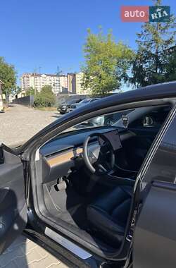 Седан Tesla Model 3 2020 в 