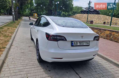 Седан Tesla Model 3 2021 в 