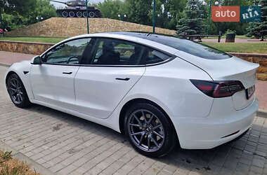 Седан Tesla Model 3 2021 в 