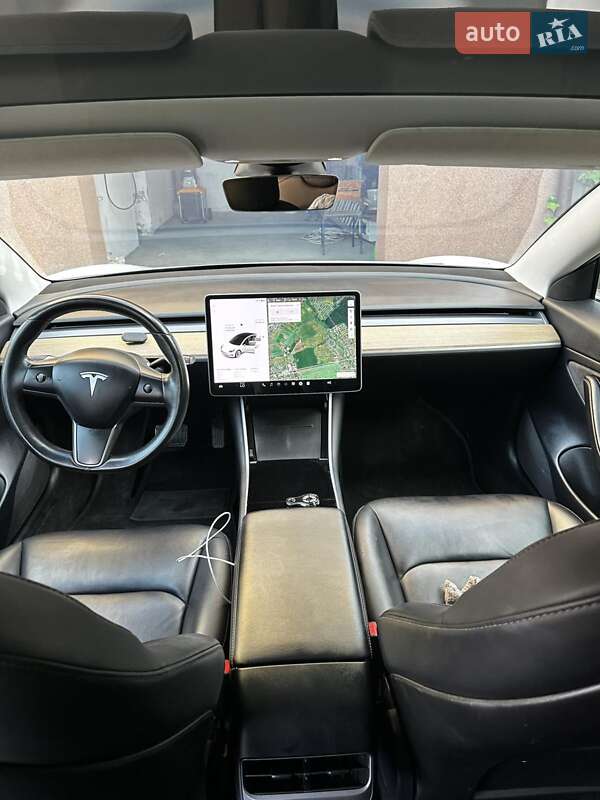 Седан Tesla Model 3 2018 в Львові