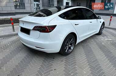 Седан Tesla Model 3 2023 в 