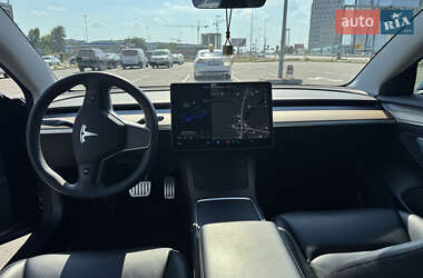 Седан Tesla Model 3 2021 в 