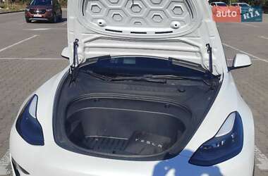 Седан Tesla Model 3 2022 в 