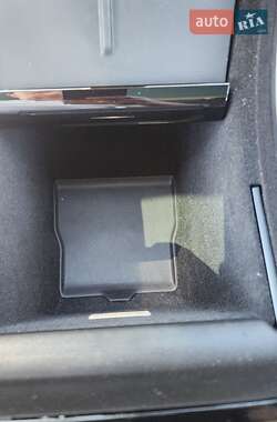 Седан Tesla Model 3 2020 в 