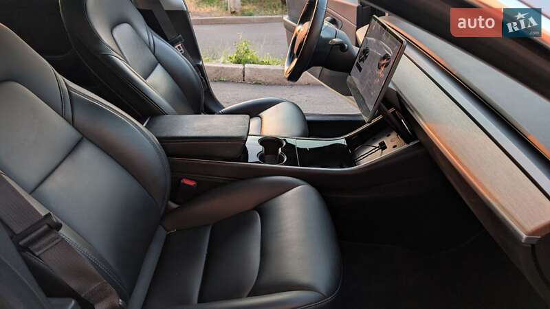 Седан Tesla Model 3 2018 в Одессе