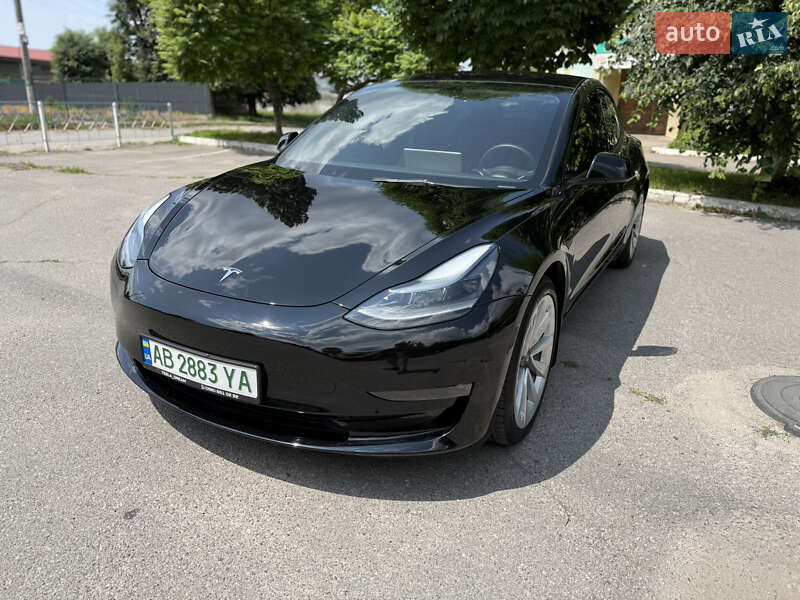 Седан Tesla Model 3 2022 в 