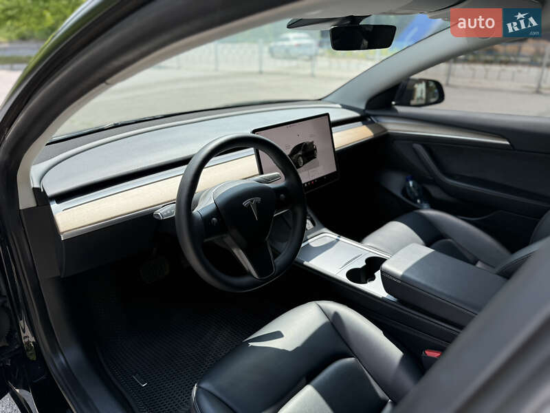 Седан Tesla Model 3 2022 в Вінниці