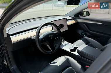 Седан Tesla Model 3 2022 в 