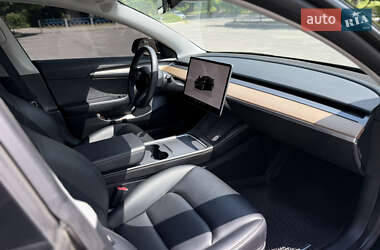 Седан Tesla Model 3 2022 в 