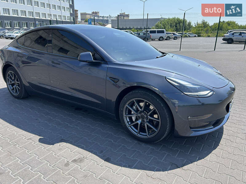 Седан Tesla Model 3 2022 в Василькові