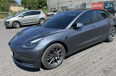Седан Tesla Model 3 2022 в 