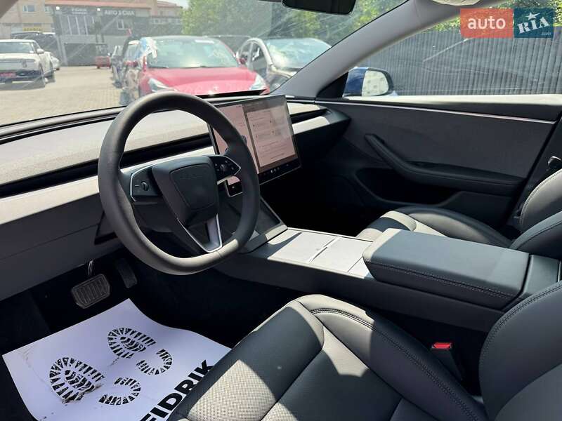 Седан Tesla Model 3 2024 в Луцке