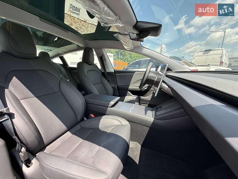 Седан Tesla Model 3 2024 в Луцке