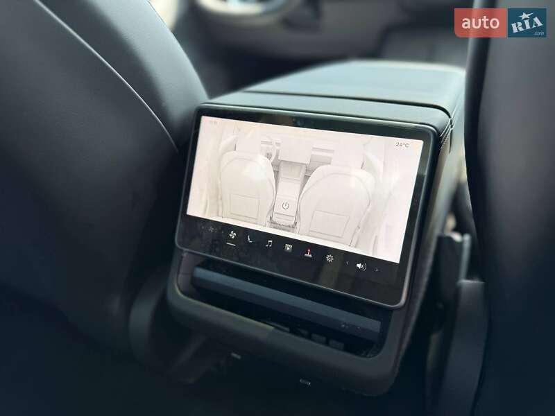 Седан Tesla Model 3 2024 в Луцке