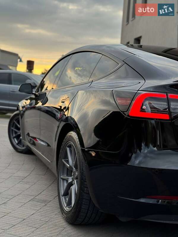 Седан Tesla Model 3 2021 в Стрые